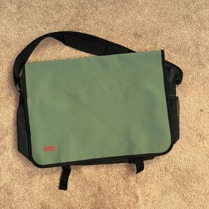 ❤️ Hugo Boss Olive Green Polyvinyl Messenger Laptop Shoulder Bag NWOT